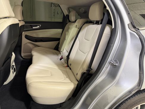 Used 2021 Ford Edge Titanium FWD image 13