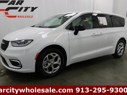 Used 2024 Chrysler Pacifica Limited