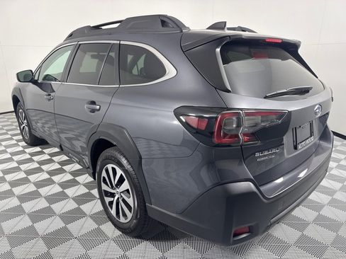 Used 2023 Subaru Outback Premium image 8