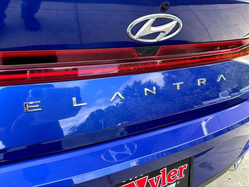 Used 2022 Hyundai Elantra SEL w/ Convenience + Premium Package FWD image 22
