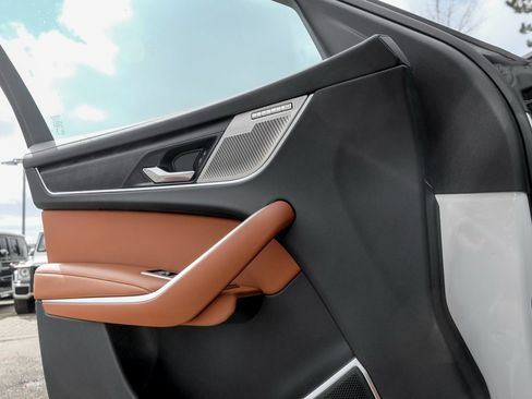 New 2026 Jaguar F-PACE R-Dynamic S image 11