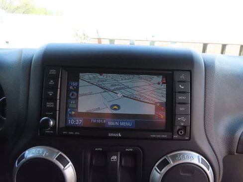 Used 2015 Jeep Wrangler Rubicon w/ Power Convenience Group image 15