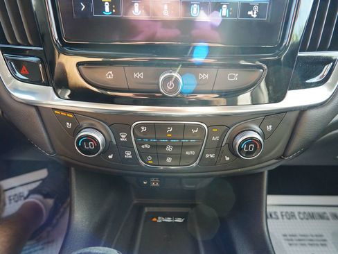 Used 2021 Chevrolet Traverse High Country AWD/4WD image 32