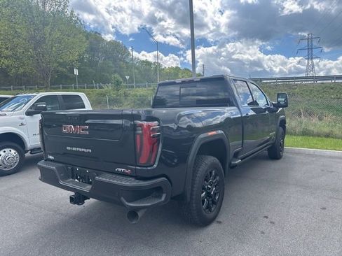 Used 2024 GMC Sierra 2500 AT4 w/ AT4 Preferred Package image 18