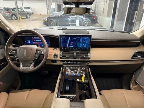 Used 2024 Lincoln Navigator Reserve AWD/4WD image 19