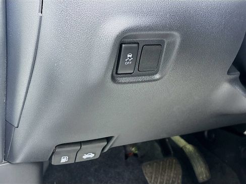Used 2019 Nissan Versa SV FWD image 10