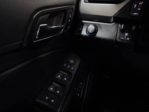 Used 2018 Chevrolet Suburban LT RWD image 25