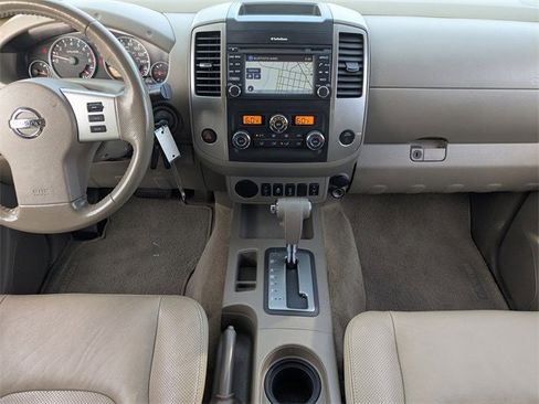 Used 2014 Nissan Frontier SL w/ SL Moonroof Package image 18