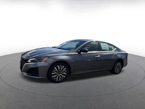 Used 2025 Nissan Altima 2.5 SV FWD image 8