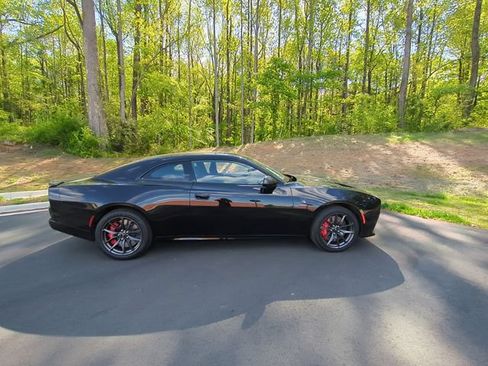 Used 2024 Dodge Charger Daytona Scat Pack w/ Plus Group AWD/4WD image 14