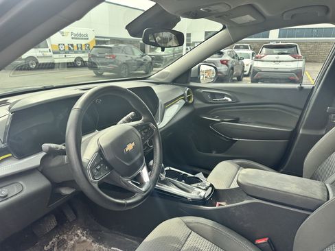 Used 2024 Chevrolet Trax LT w/ Driver Confidence Package image 6