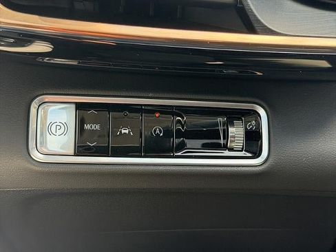 Used 2025 Buick Envision Avenir AWD/4WD image 32