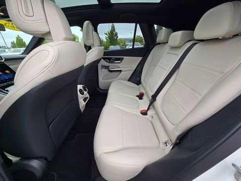 Used 2025 Mercedes-Benz GLC 300 4MATIC image 16