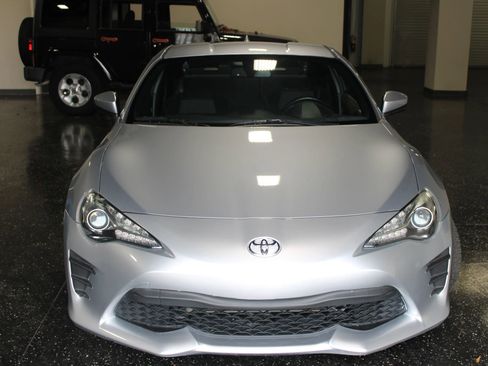 Used 2018 Toyota 86 image 5