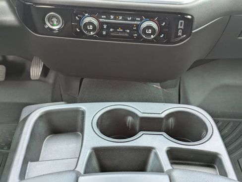 Used 2022 Chevrolet Silverado 1500 LT w/ Z71 Off-Road Package AWD/4WD image 18
