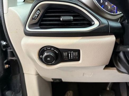 Used 2020 Chrysler Pacifica Touring w/ Cold Weather Group image 20