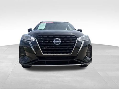 Used 2023 Nissan Kicks SR w/ SR Premium Package FWD image 3