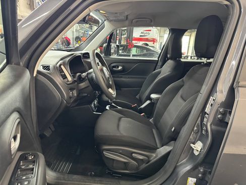 Used 2023 Jeep Renegade Latitude AWD/4WD image 16