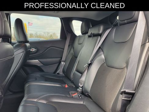 Used 2020 Jeep Cherokee Latitude Plus w/ Comfort/Convenience Group AWD/4WD image 11