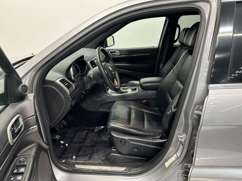 Used 2018 Jeep Grand Cherokee Limited image 14
