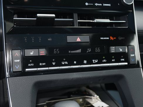 Used 2019 Toyota Avalon XLE w/ Moonroof Package FWD image 15