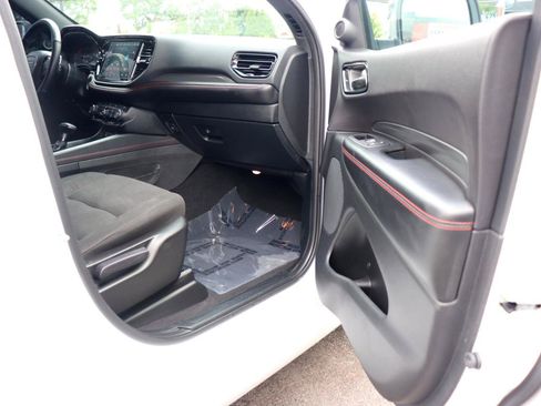 Used 2025 Dodge Durango GT AWD/4WD image 17