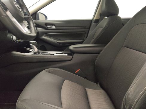 Used 2024 Nissan Altima 2.5 SV w/ SV Premium Package FWD image 17