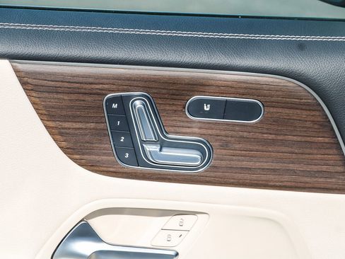 Certified 2025 Mercedes-Benz GLB 250 4MATIC image 21