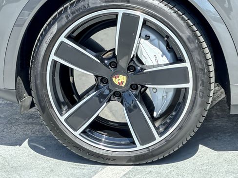 Used 2022 Porsche Cayenne Turbo w/ Assistance Package AWD/4WD image 26