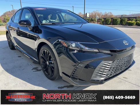 Used 2025 Toyota Camry LE image 29