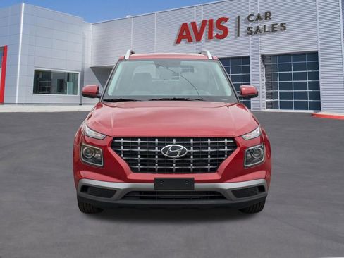 Used 2025 Hyundai Venue SEL FWD image 2