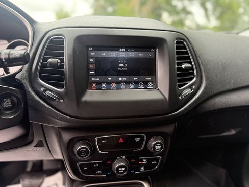 Used 2019 Jeep Compass Latitude FWD image 16