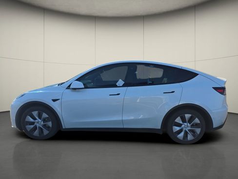 Used 2021 Tesla Model Y Long Range AWD/4WD image 4