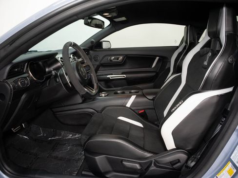 Used 2022 Ford Mustang Shelby GT500 w/ Carbon Fiber Track Pack image 39