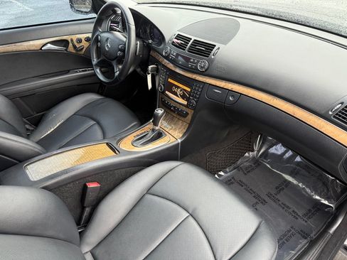 Used 2009 Mercedes-Benz E 350 Sedan image 15