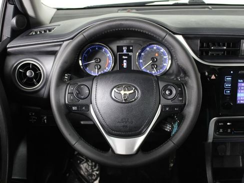 Used 2018 Toyota Corolla SE image 19