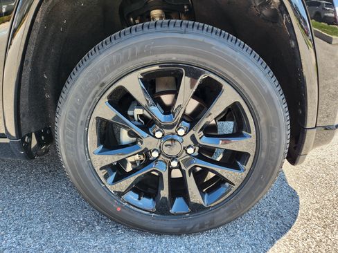 Used 2019 Jeep Grand Cherokee Altitude AWD/4WD image 7