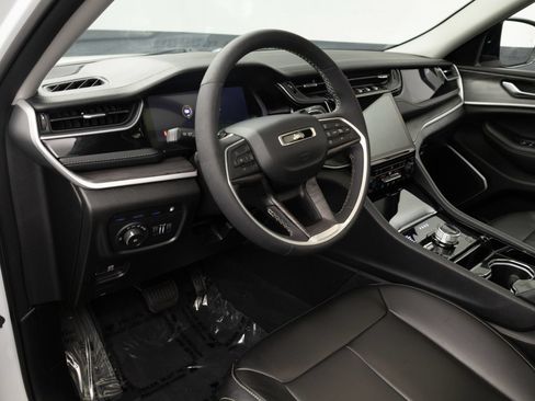 Used 2023 Jeep Grand Cherokee 4WD 4xe image 5