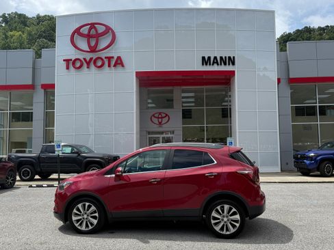 Used 2017 Buick Encore Preferred image 1