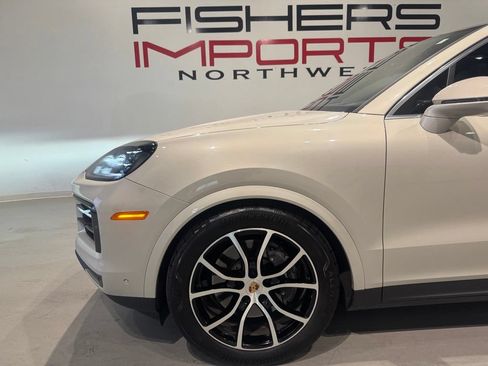 Used 2025 Porsche Cayenne Coupe AWD/4WD image 3