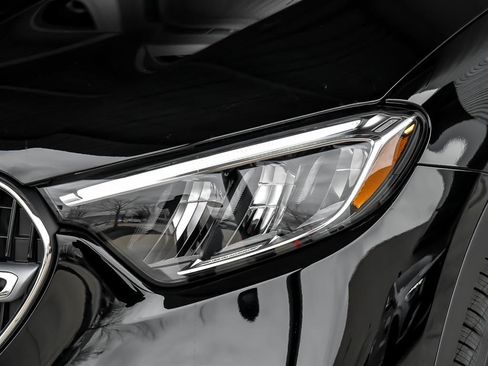 Certified 2025 Mercedes-Benz GLC 300 4MATIC image 5