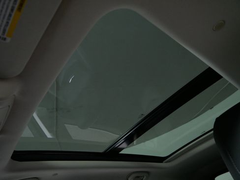 Used 2017 Cadillac XT5 Premium Luxury w/ LPO, Wheel Lock Package image 31