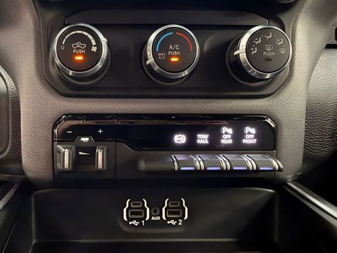 Used 2024 RAM 2500 Big Horn w/ Off Road Package image 30