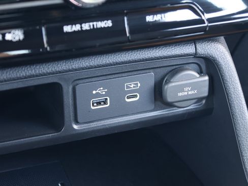 Used 2025 Honda Pilot TrailSport image 27