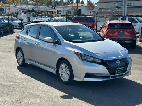 Used 2025 Nissan Leaf S FWD image 3