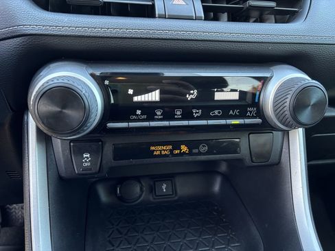 Used 2021 Toyota RAV4 LE image 15