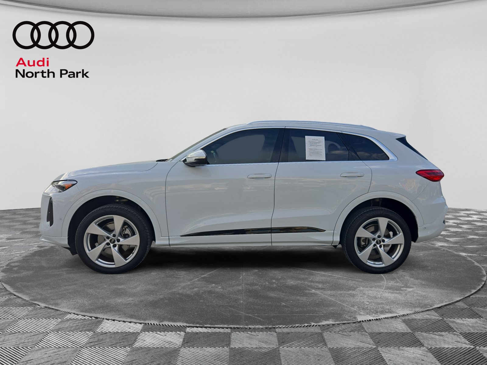 Used 2025 Audi Q5 Premium Plus AWD/4WD image 2
