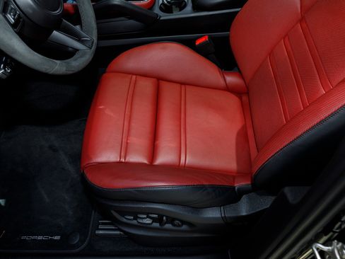 Used 2025 Porsche Cayenne GTS AWD/4WD image 34