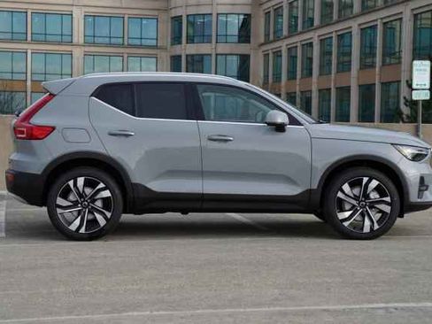 New 2025 Volvo XC40 B5 Ultra w/ Climate Package image 3