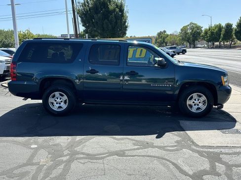 Used 2007 Chevrolet Suburban LS RWD image 2